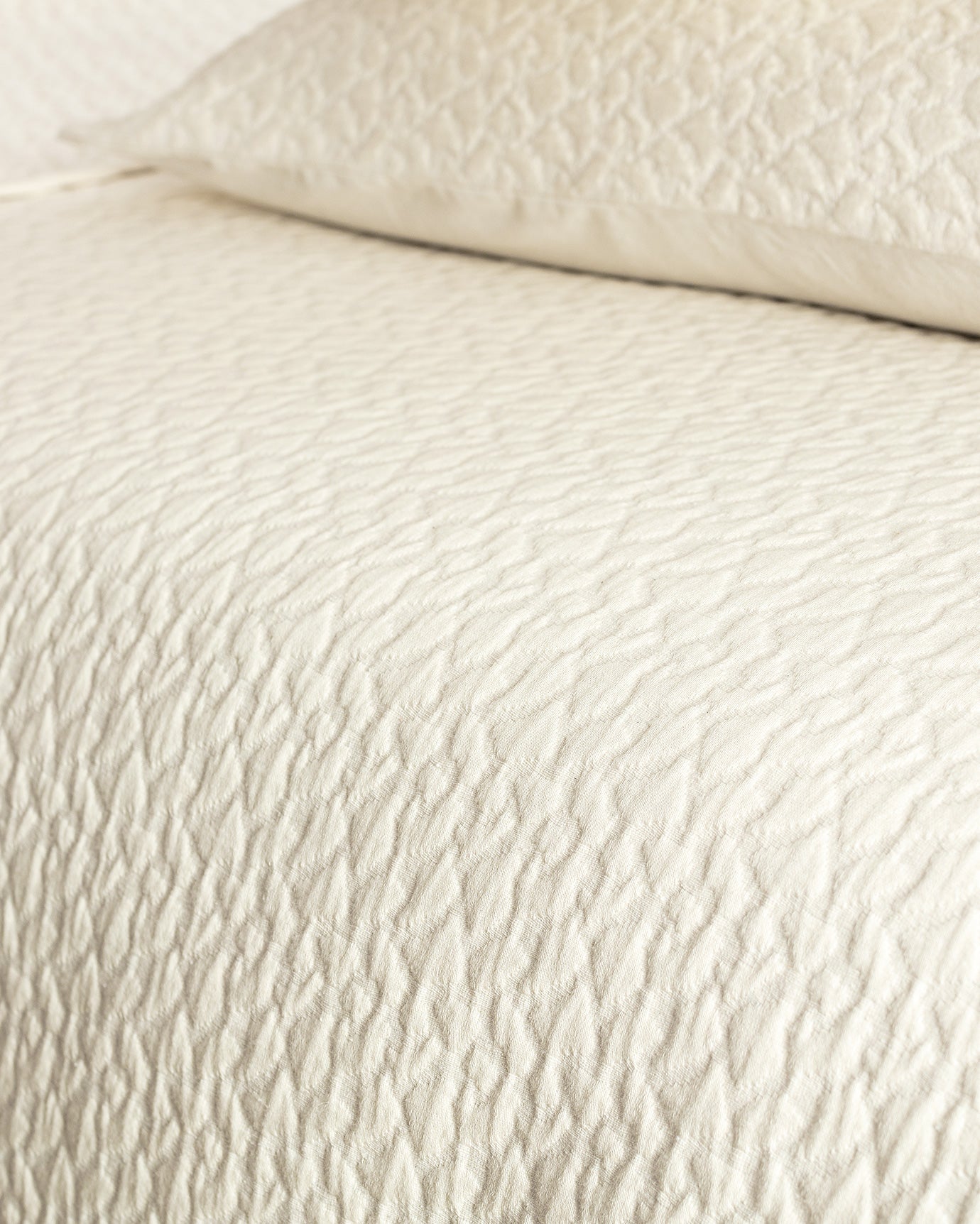 Full Queen Size Elegant Bedspread Set