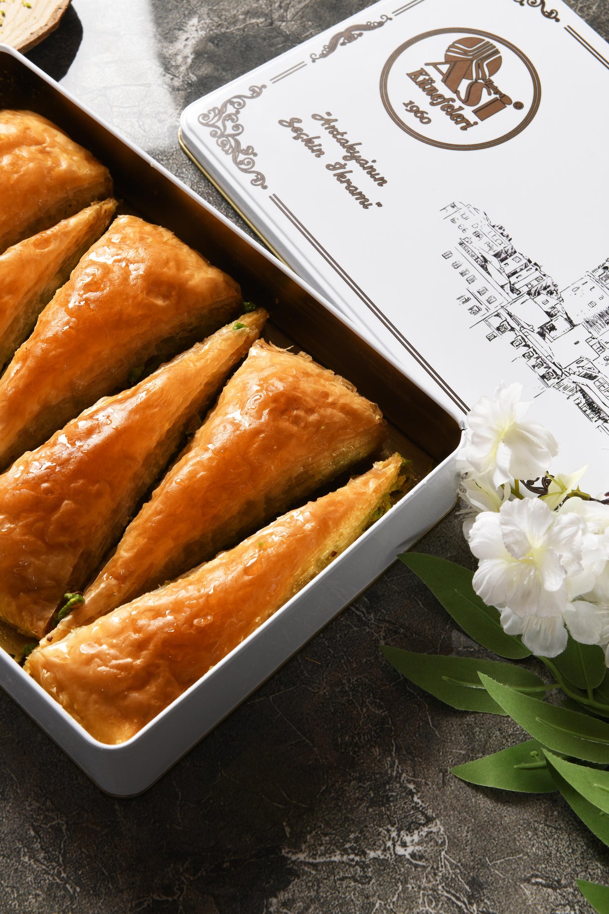 Asi | Carrot Slice Baklava with Pistachio in Gift Metal Box - TryAladdin