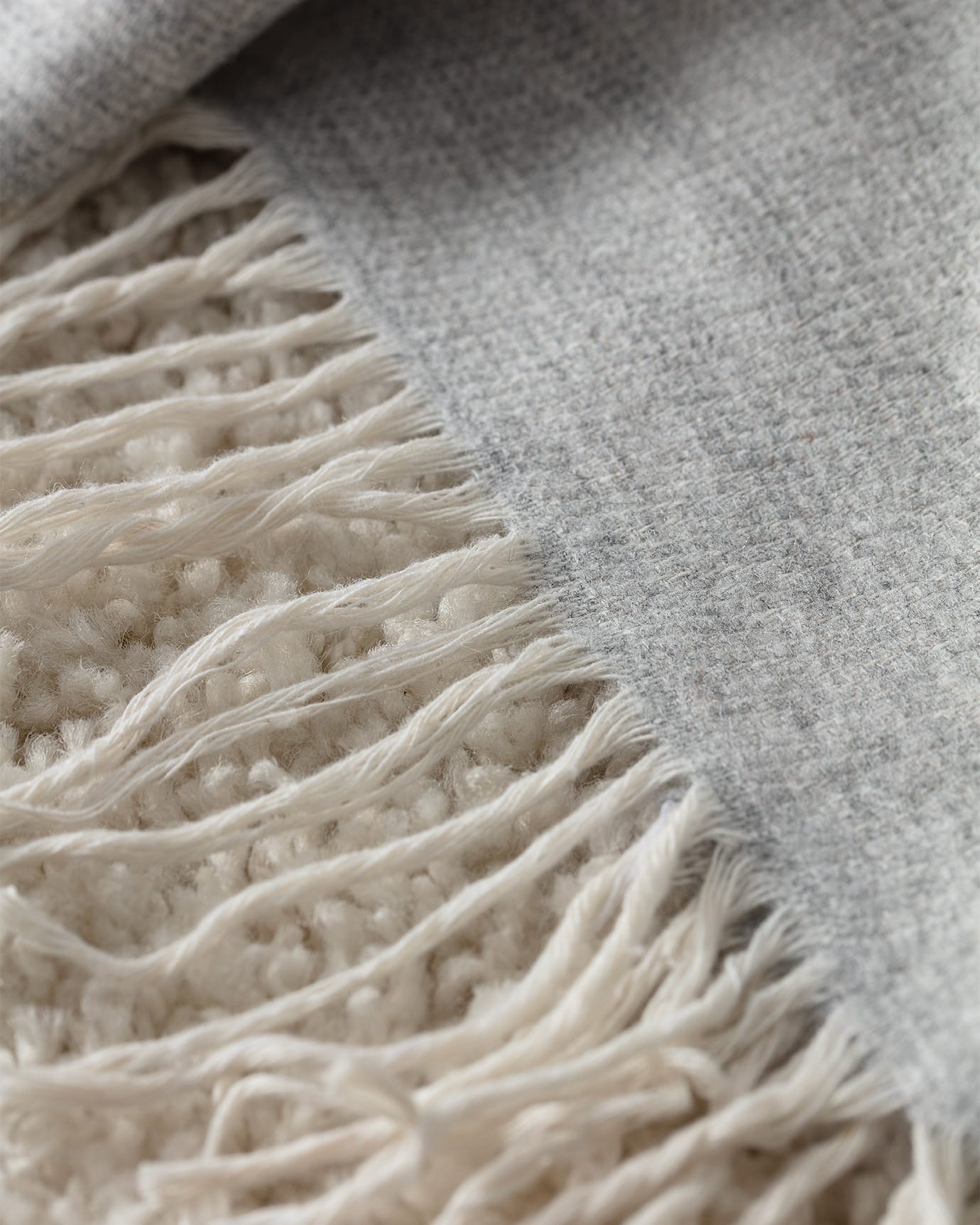 Soft Acrylic-Cotton Blend Throw - Cozy & Lightweight Comfort