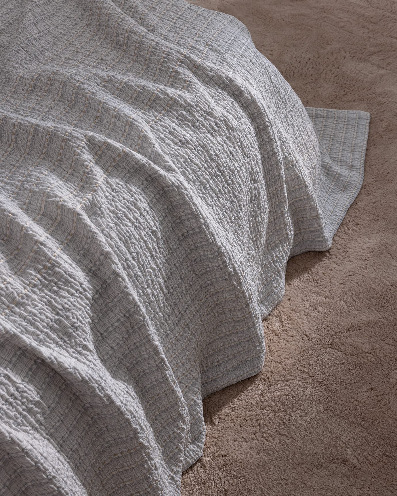 Polyester Cotton Viscose Blend Double Bedspread - Modern Petite Style
