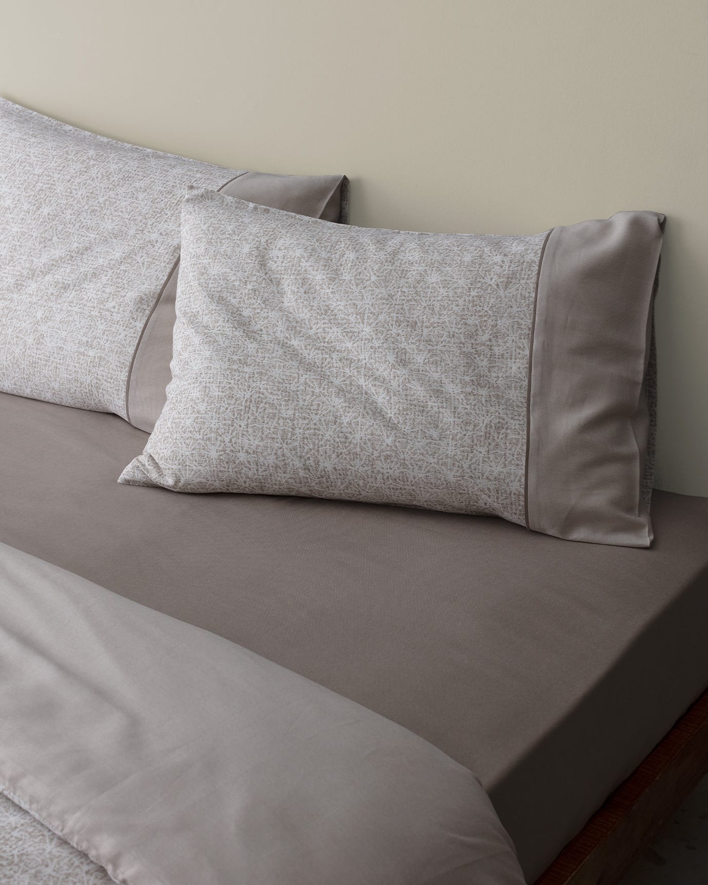 100% Cotton King Size Duvet Cover Set - Astrid Crepe Print Design