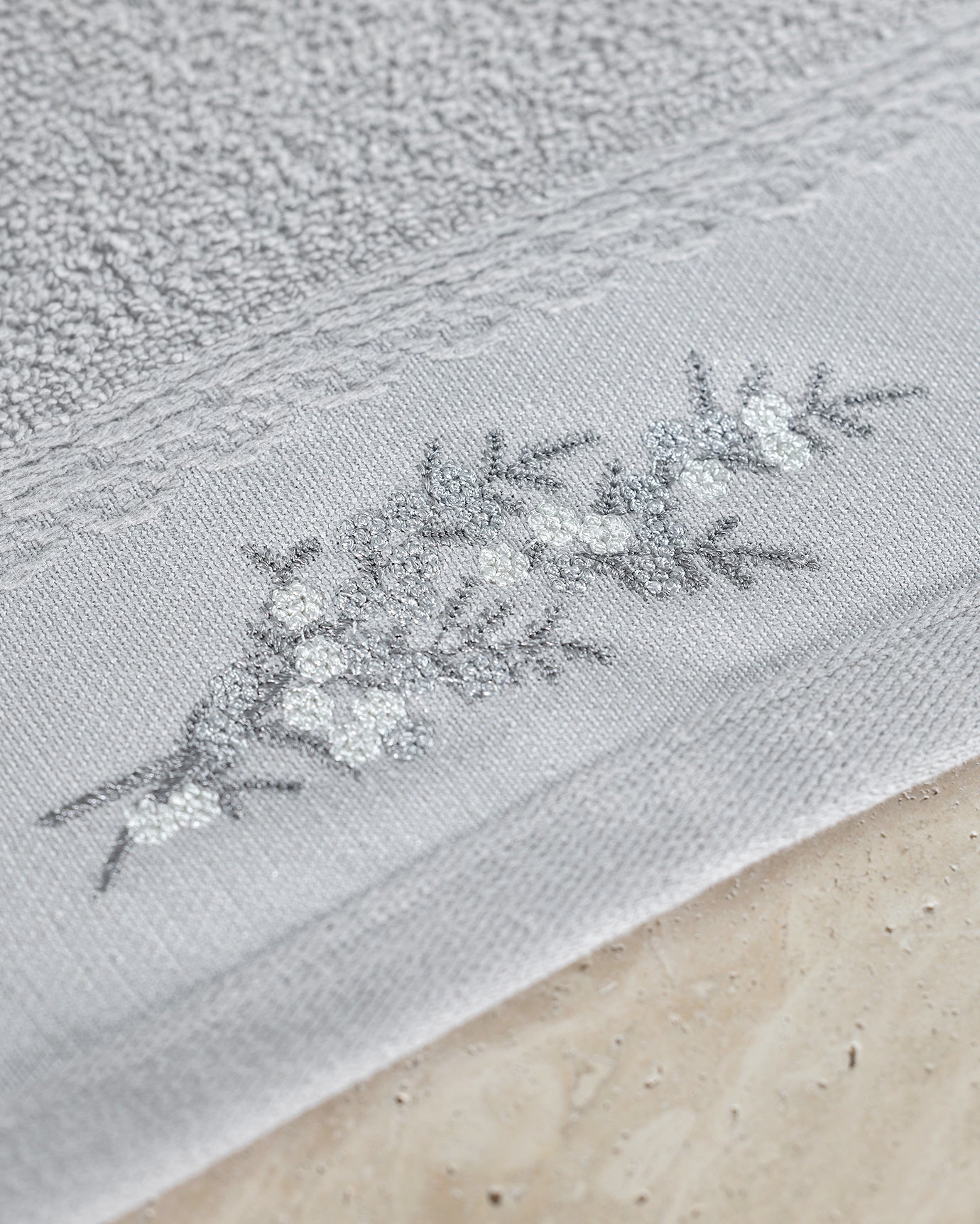 パンジー刺繍入り 100% コットン ハンドタオルセット - 2枚組