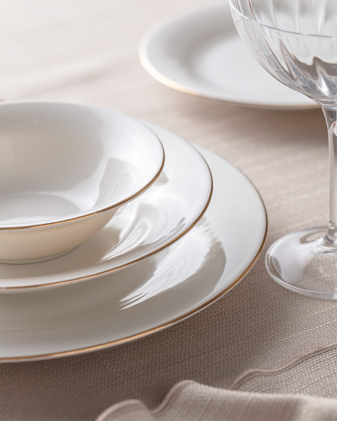 New Bone Porcelain 6-Person Dinnerware Set - White & Gold Design