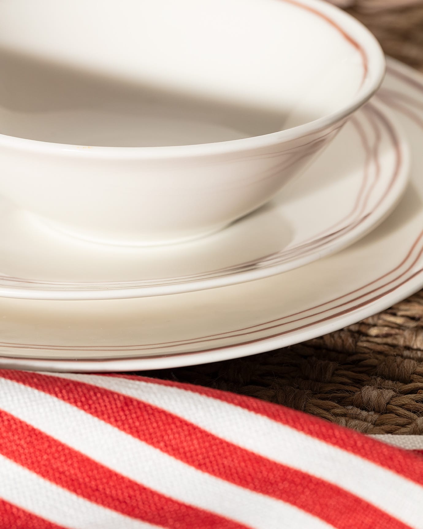 Poisson 2-Person 6-Piece Dinnerware Set, Burgundy