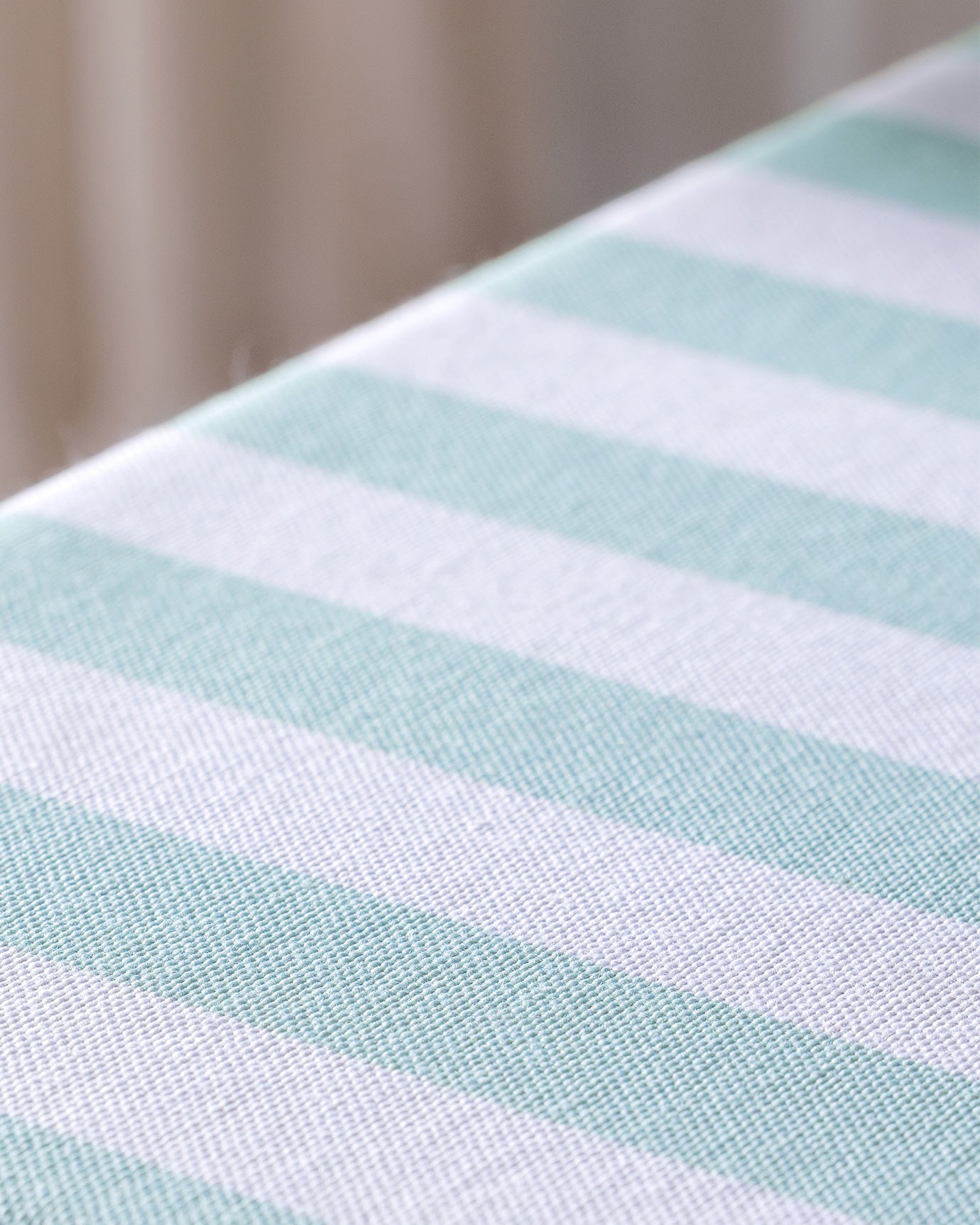 Cotton-Polyester Blend Tablecloth - Elegant Louve Design