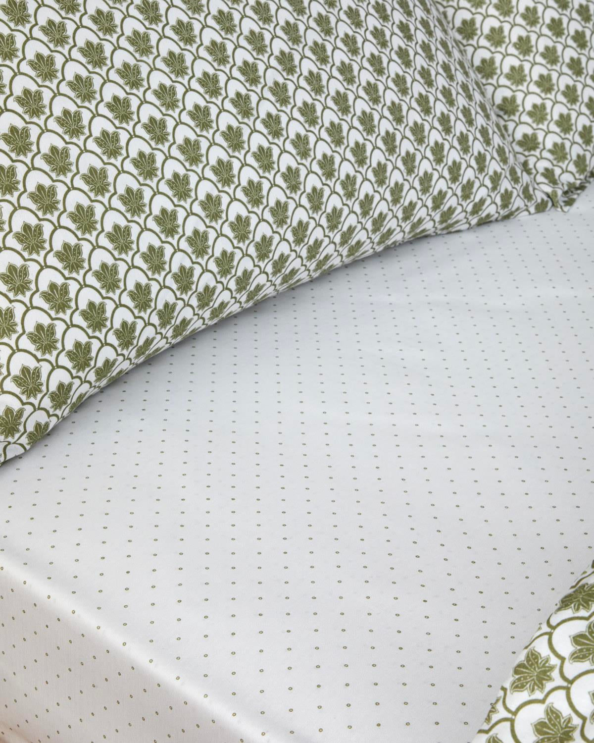 Professional Grade Easy Iron Green Double Duvet Set with Fitted Sheet