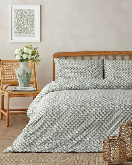 Professional Grade Easy Iron Green Double Duvet Set with Fitted Sheet
