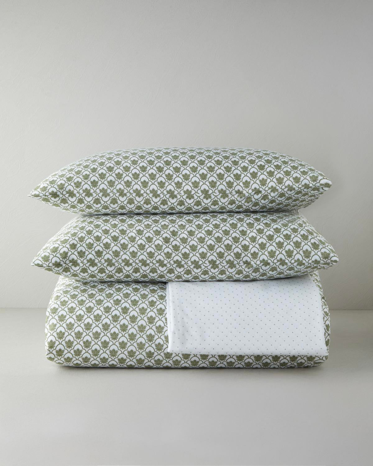 Professional Grade Easy Iron Green Double Duvet Set with Fitted Sheet