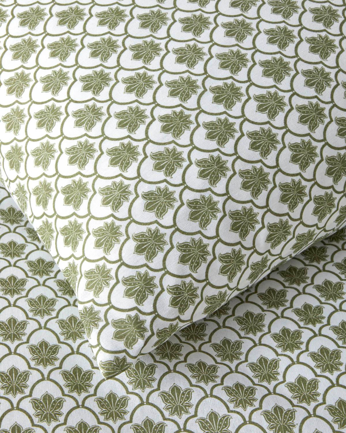 Professional Grade Easy Iron Green Double Duvet Set with Fitted Sheet