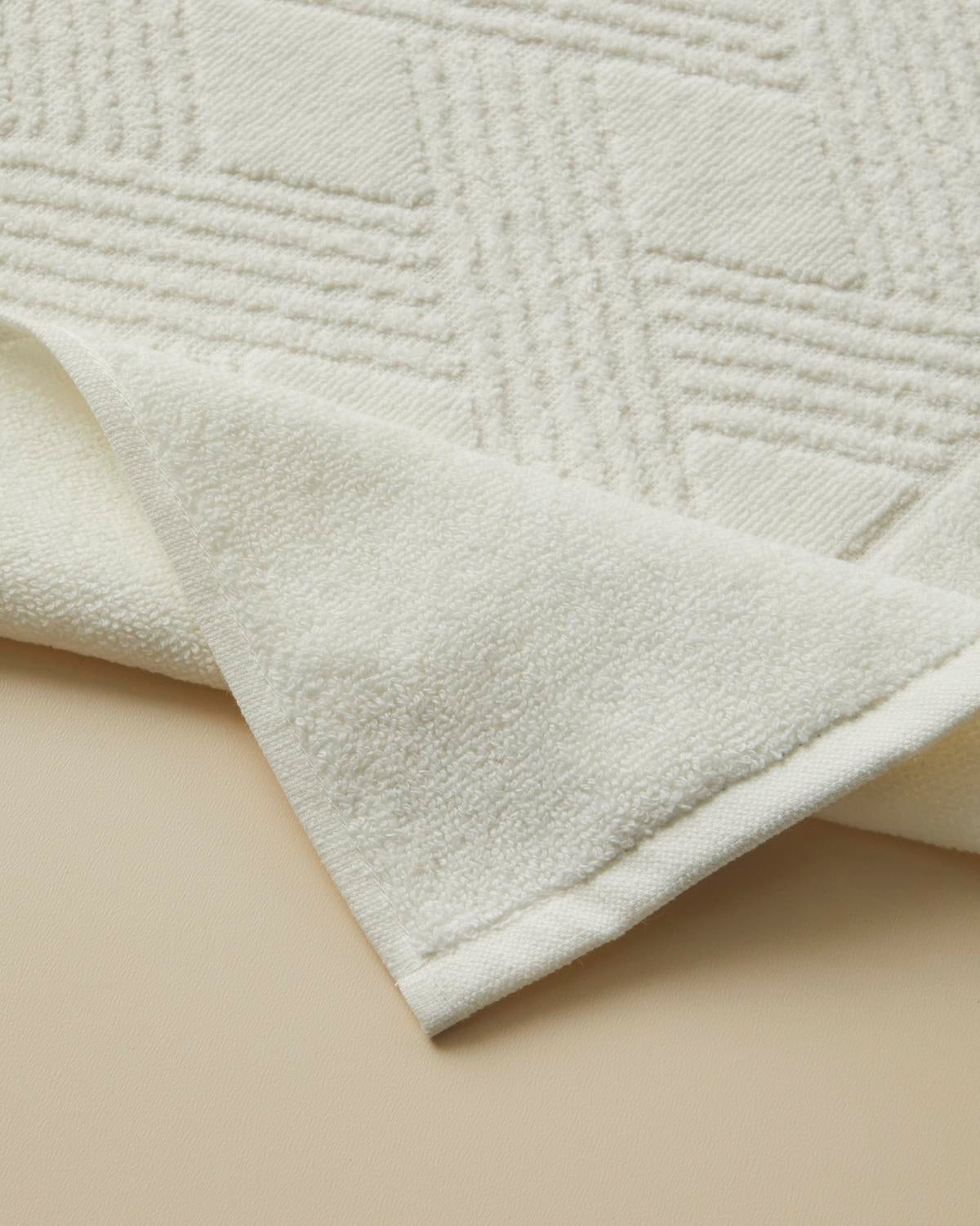 Professional-Grade-Cotton-Bath-Mat-Chic-Diamond-Ivory