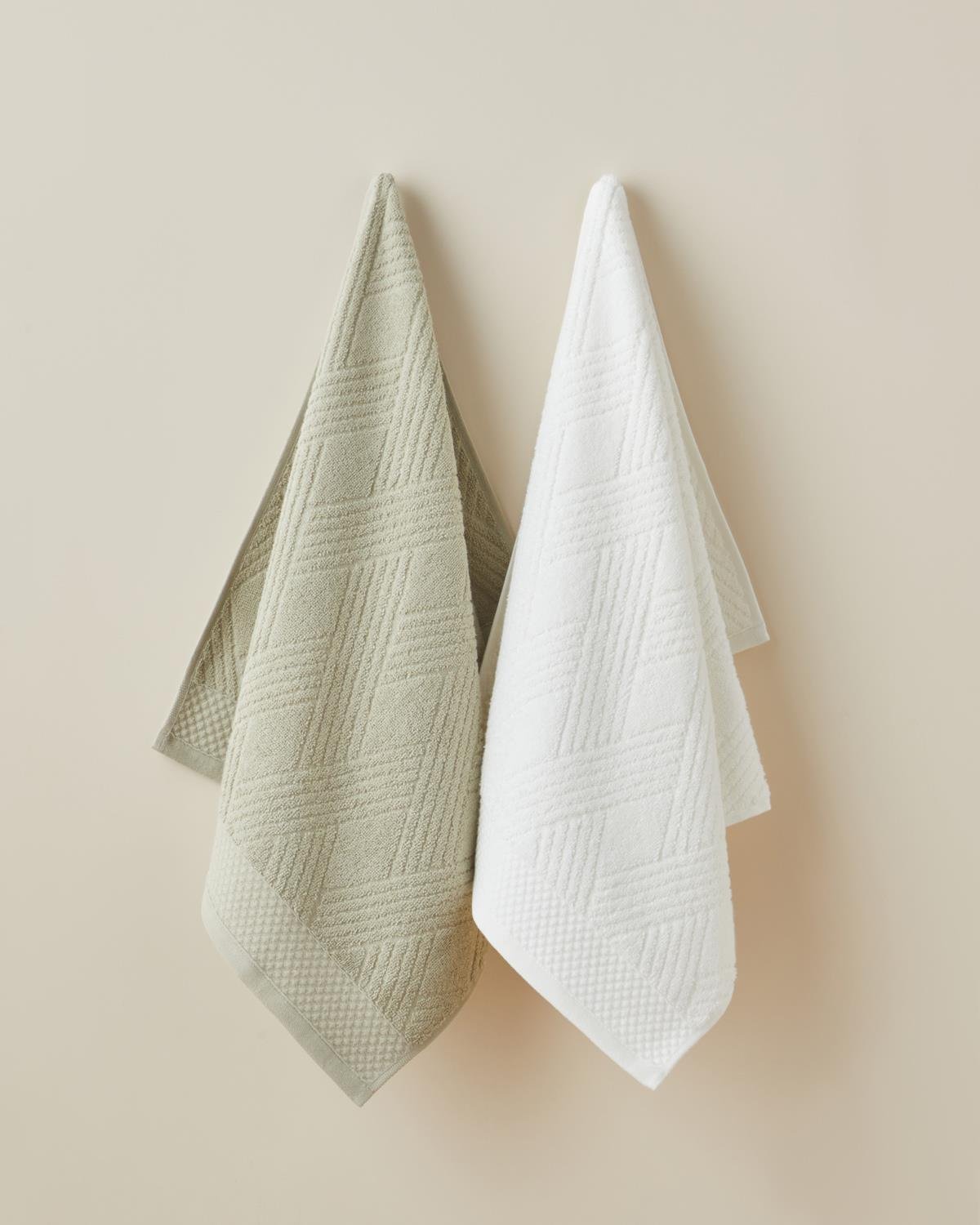 Professional-Grade-Diamond-Pattern-Cotton-Face-Towel-Light-Green