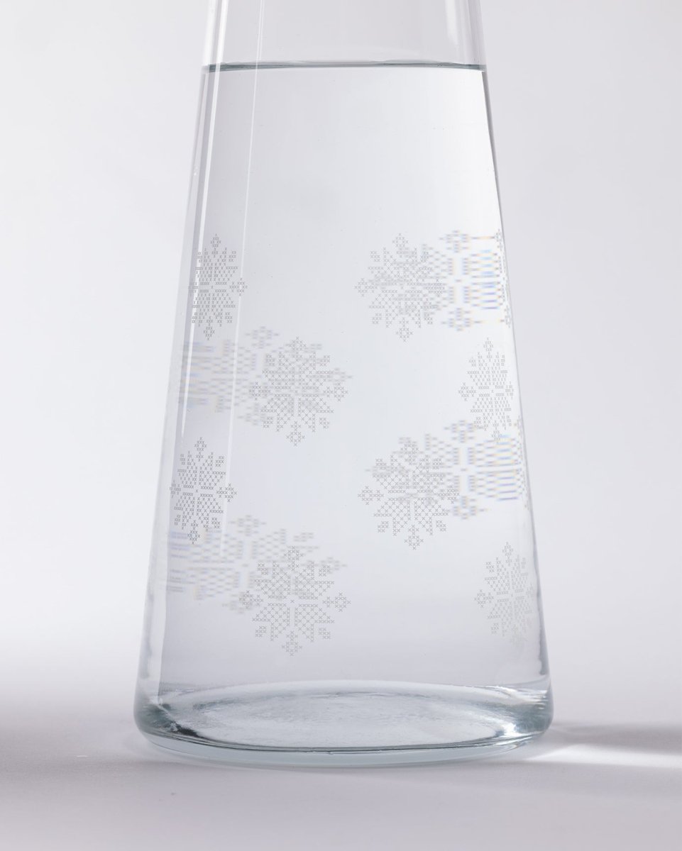 Clear Glass Carafe - Elegant Snowflake Design - TryAladdin