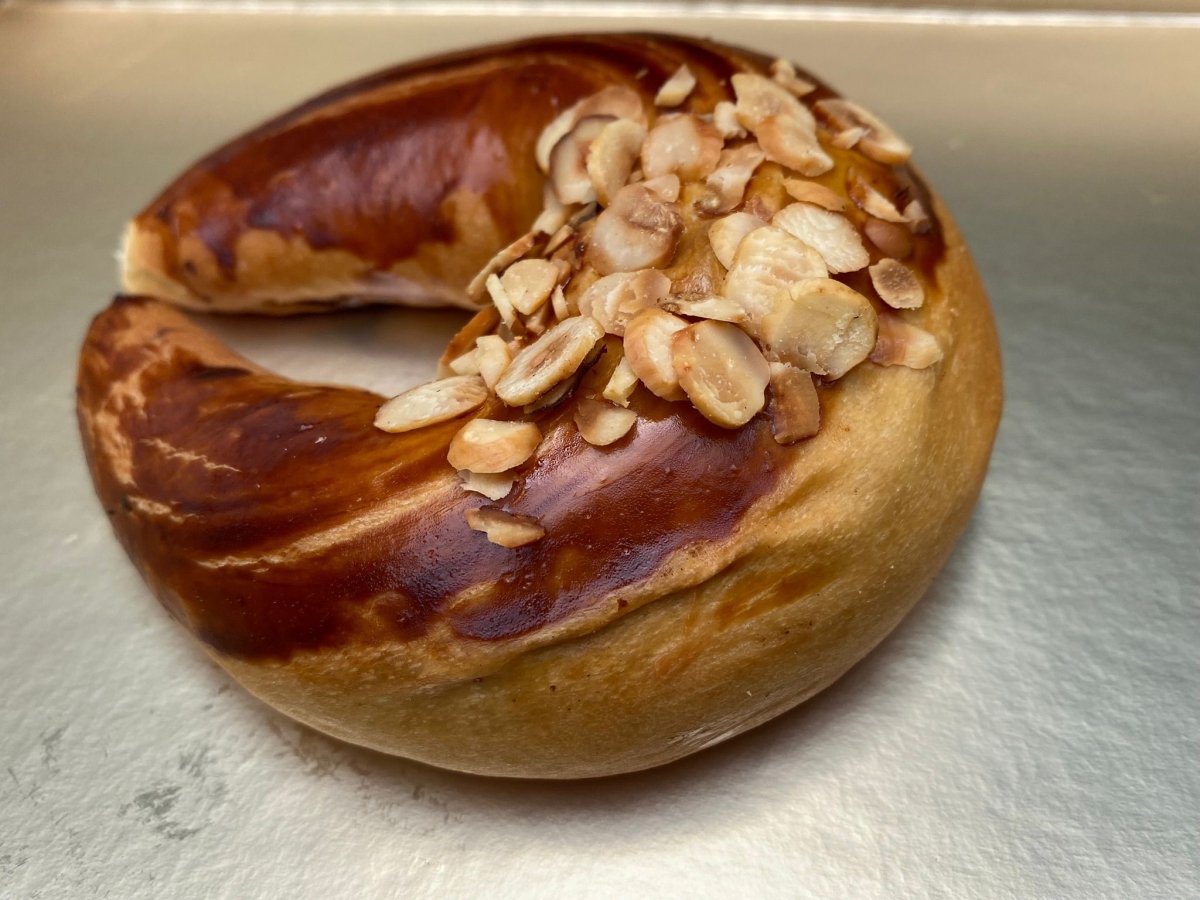 Cresent Pastry with Hazulnut - Ay Coregi