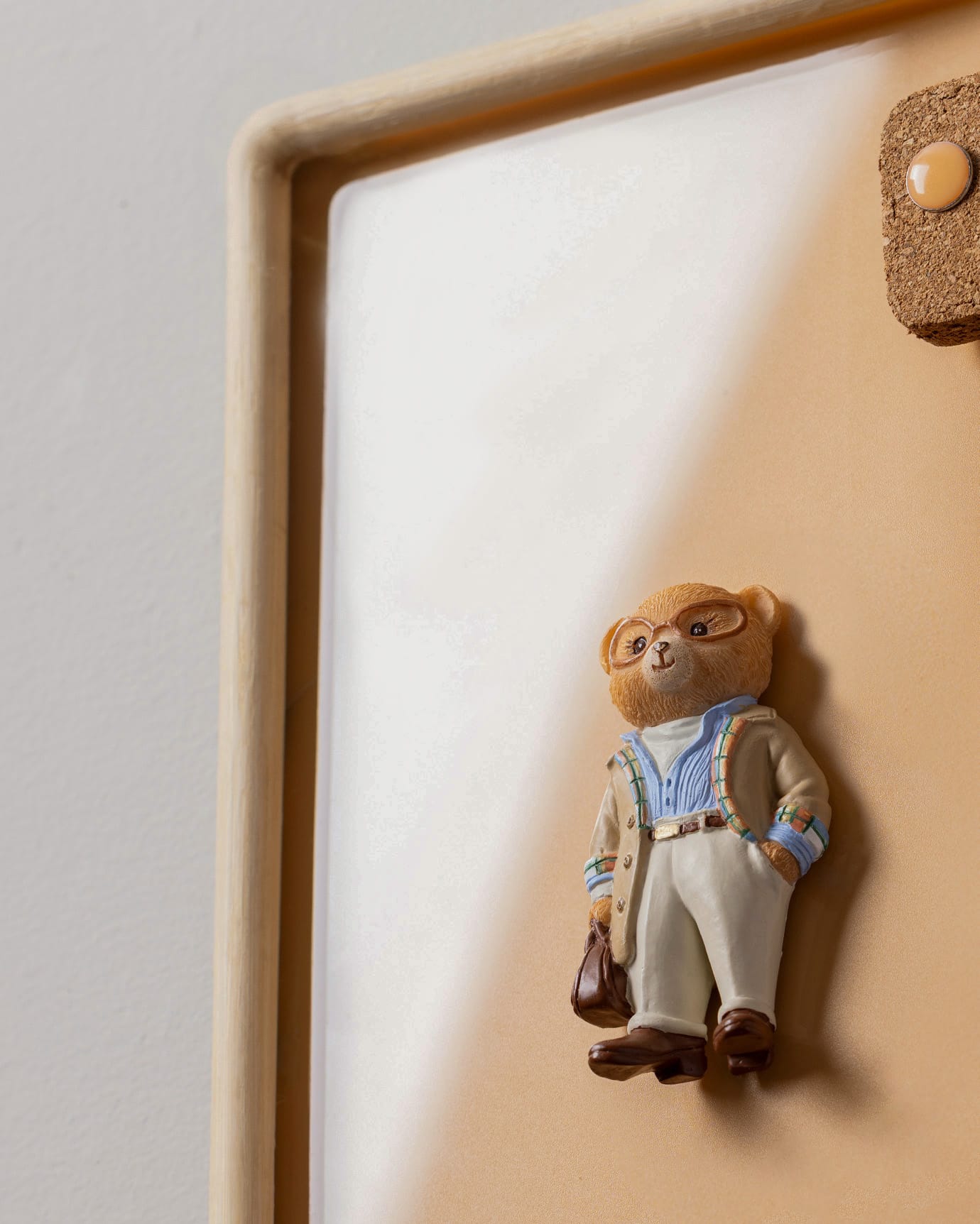 Resin Bonny Bear Magnet - Playful Beige & Blue Decor