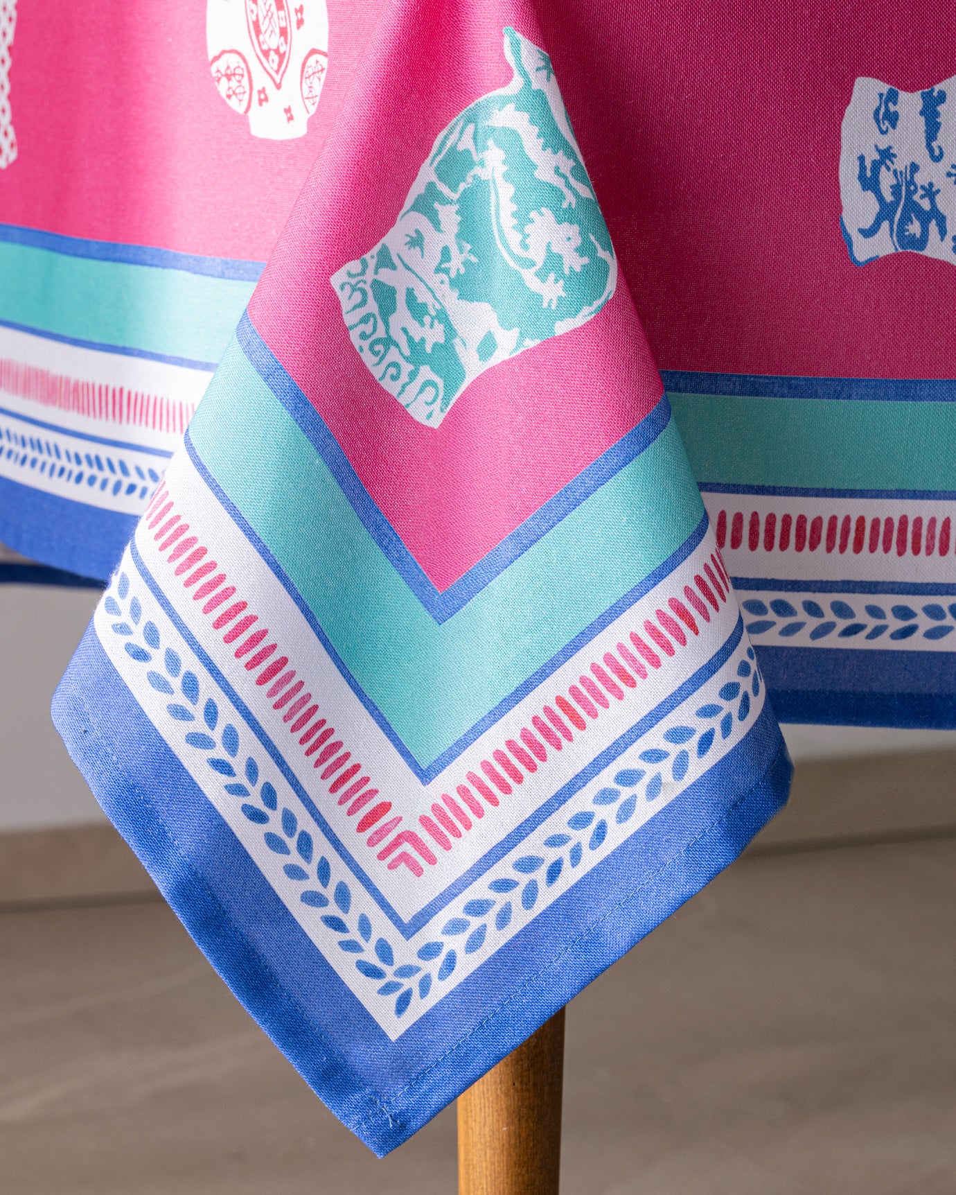 Polycotton Blend Tablecloth - Everyday Elegance