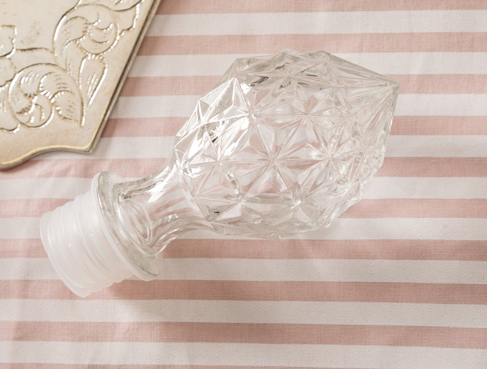Premium Soda Glass Wine Decanter - Modern Tabletop Elegance