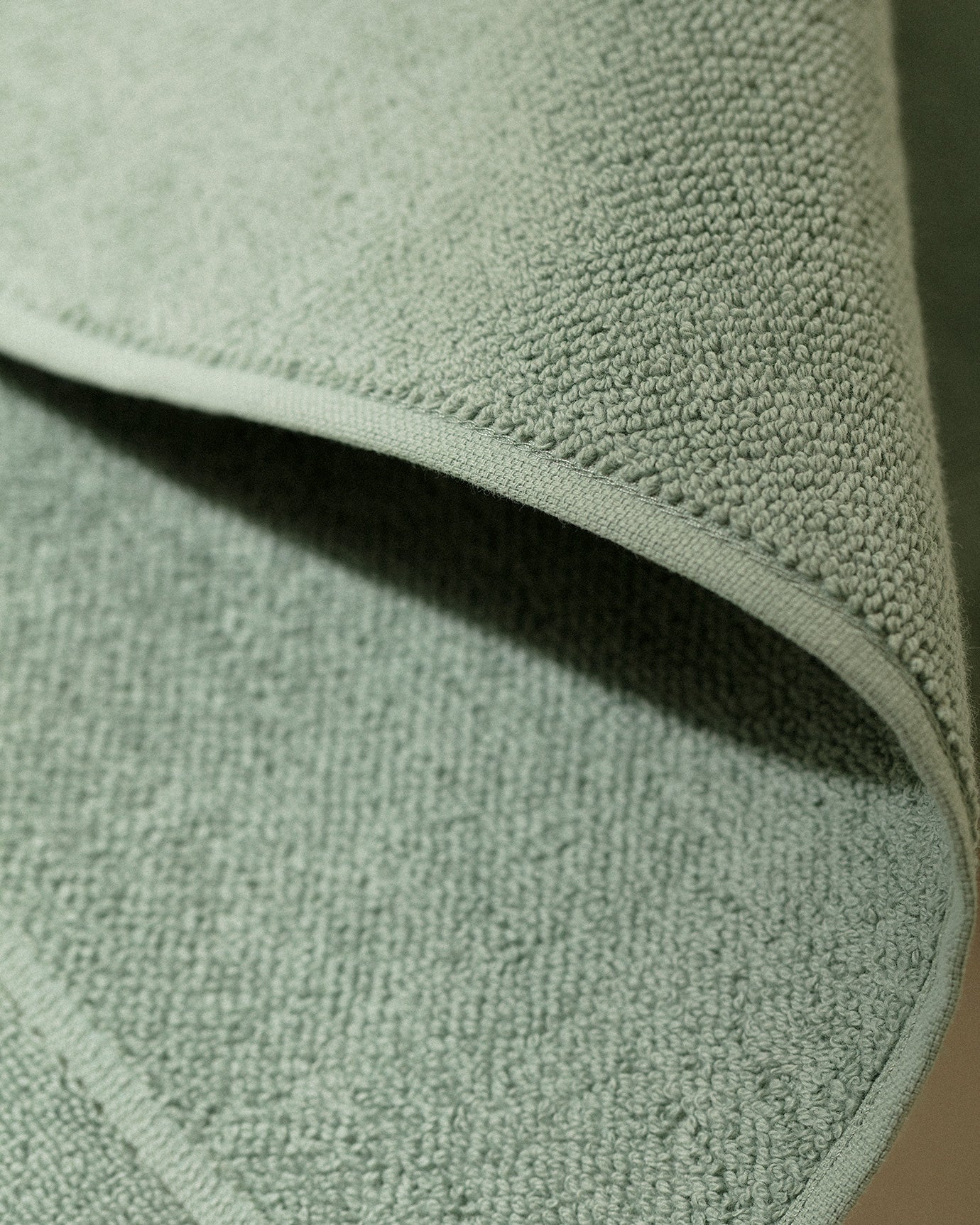 100% Cotton Bath Towel - Luxurious Softness & High Absorbency
