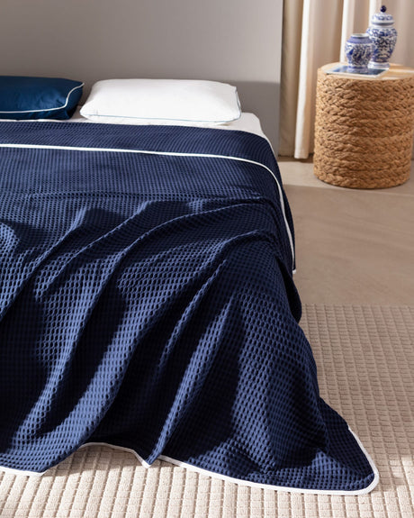 Single 100% Cotton Waffle Weave Blanket - Navy and White