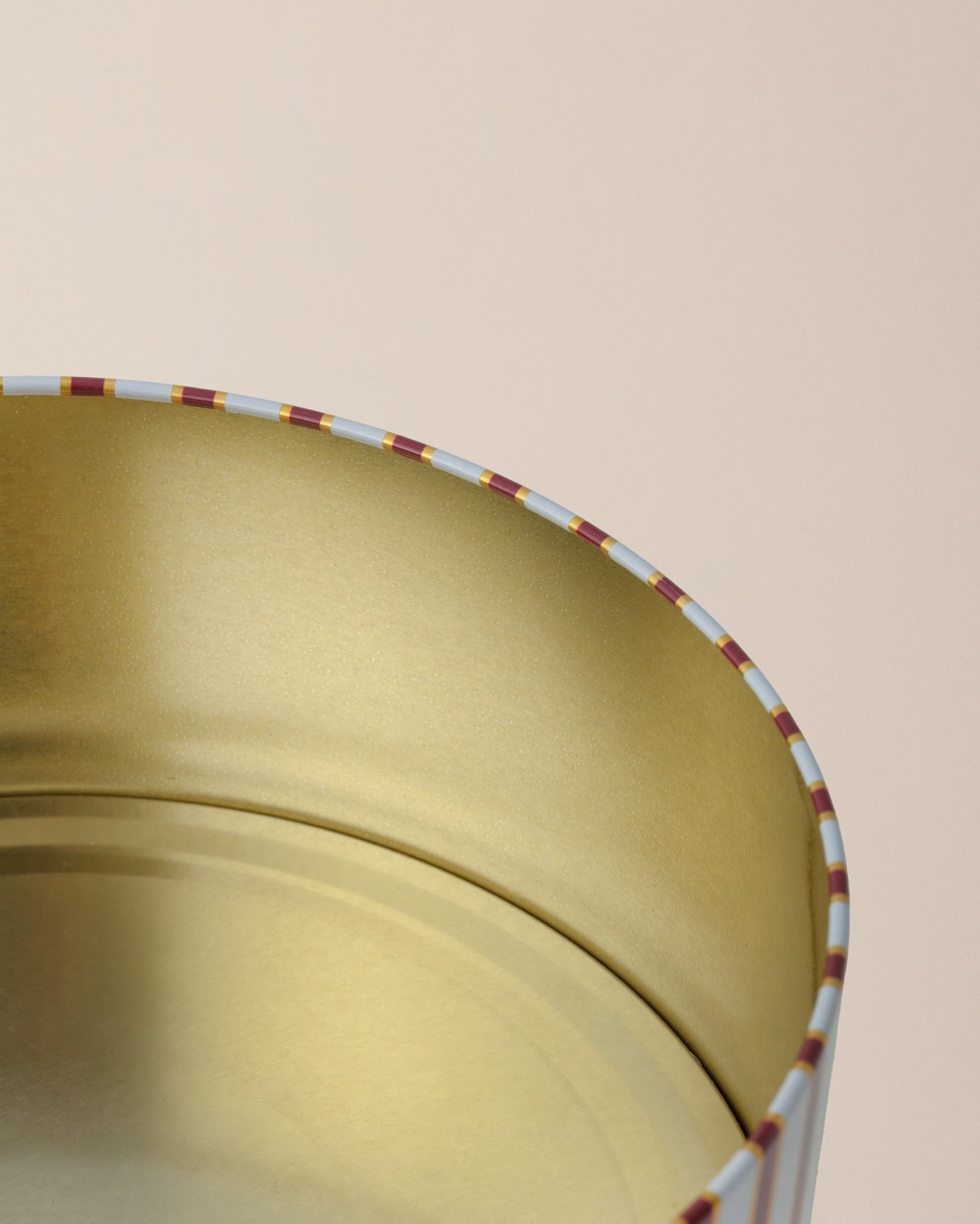 Durable Metal Storage Box - Modern Round Design for Elegant Home