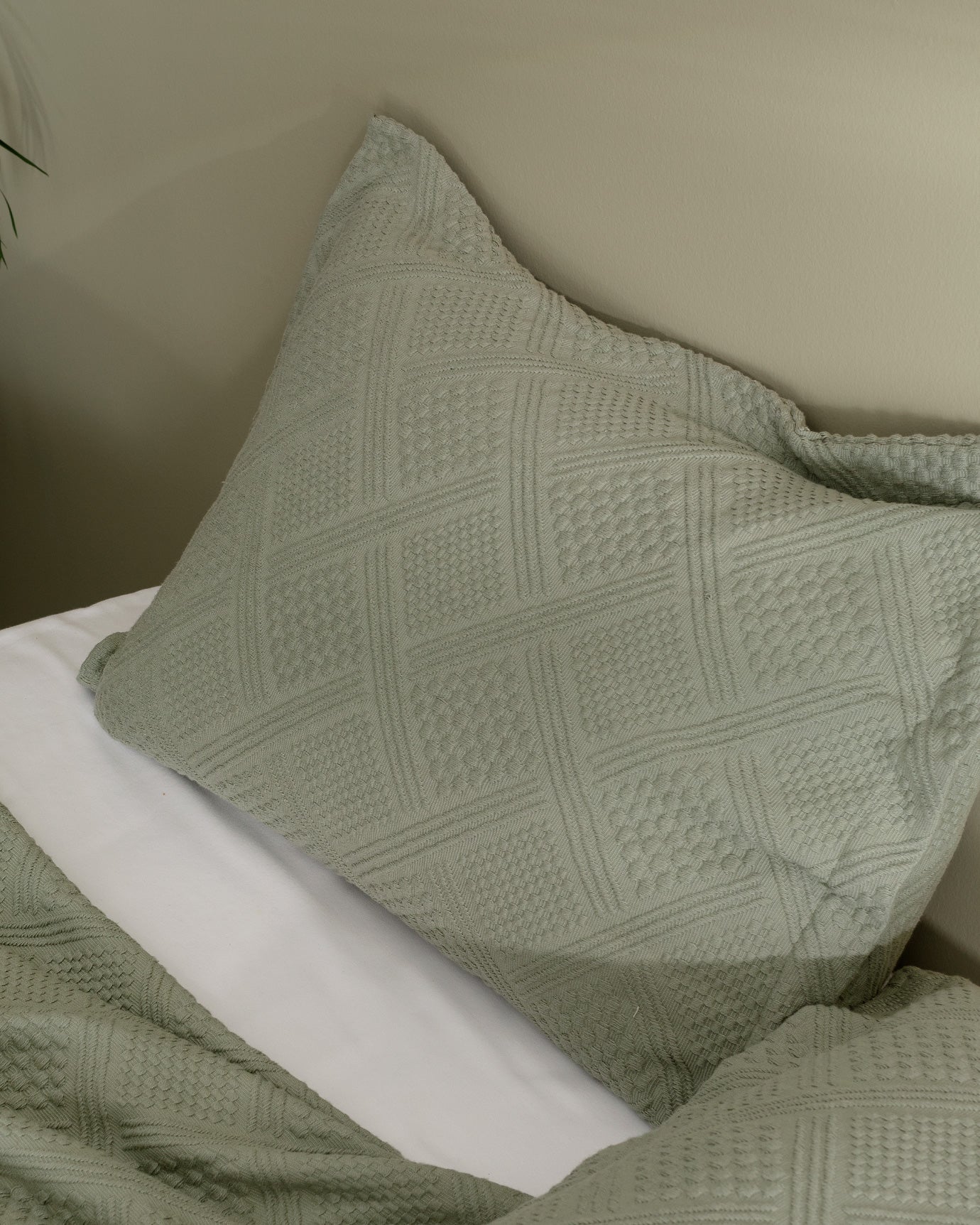 Triangle Geometric Pattern Double Bedspread
