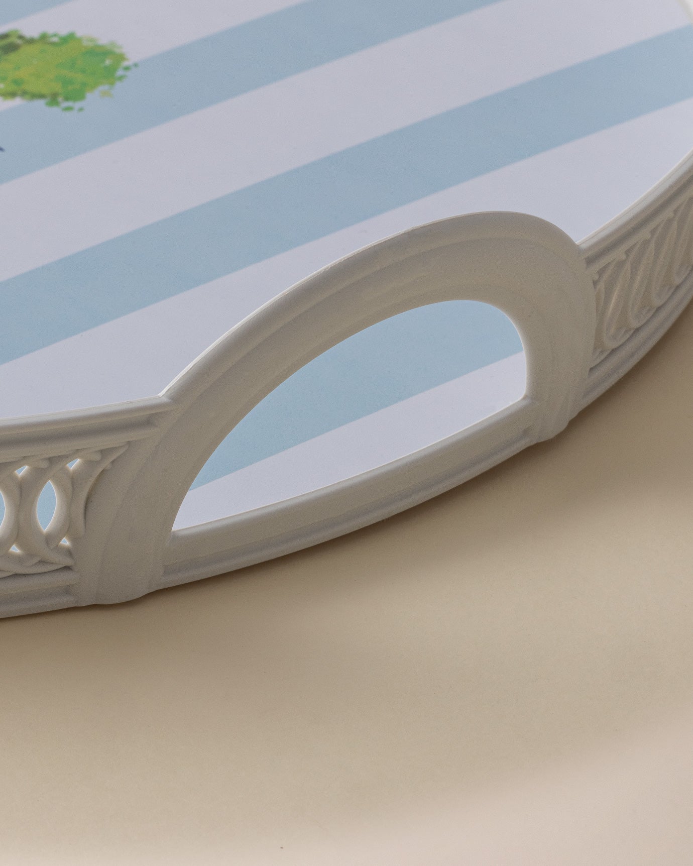 Durable Plastic Serving Tray - Round Braided Design