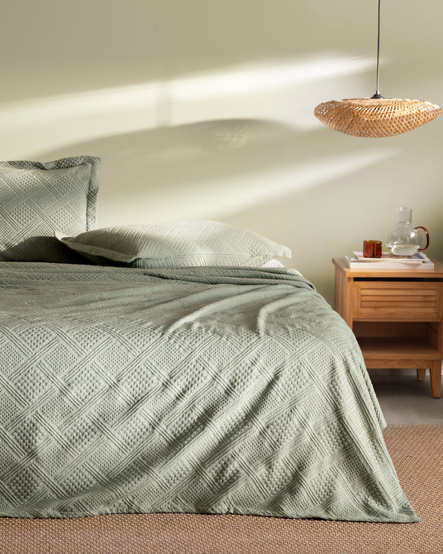 Triangle Geometric Pattern Double Bedspread