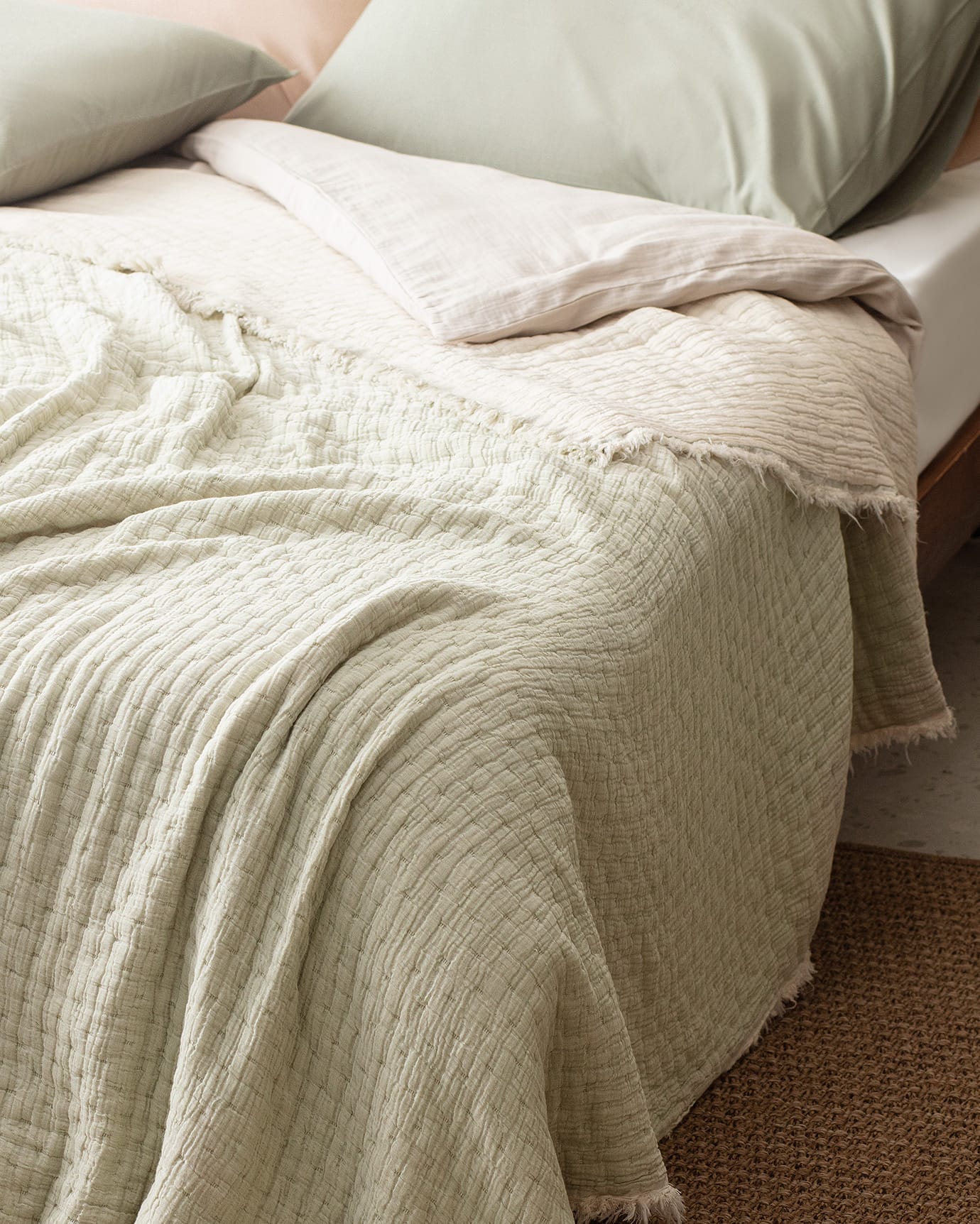 Cotton Blend Double Bedspread - Soft & Breathable Comfort