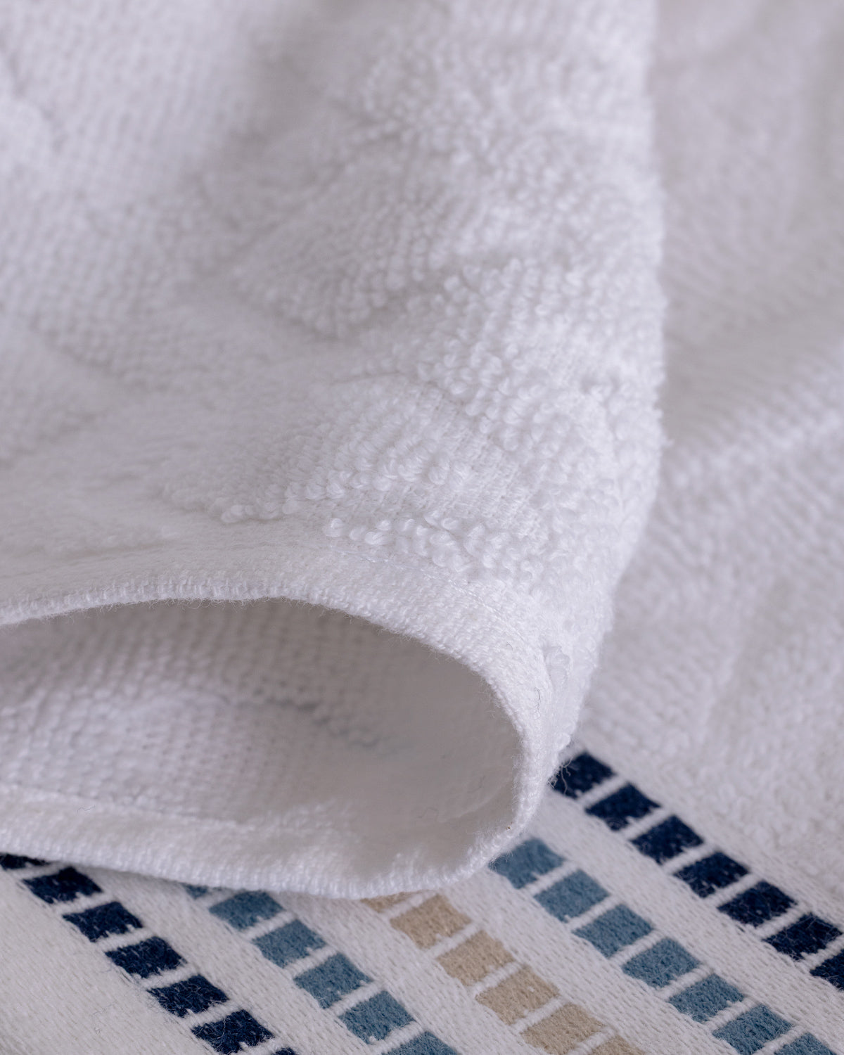 Tournant 100% Cotton Face Hand Towel - White & Navy Blue