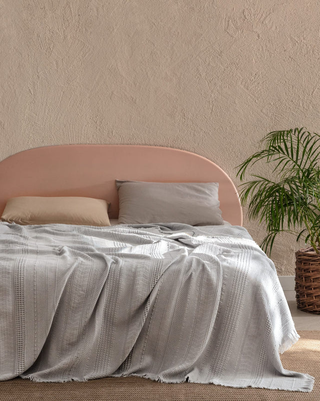 100% Cotton King Size Bedspread - Soft & Elegant Design