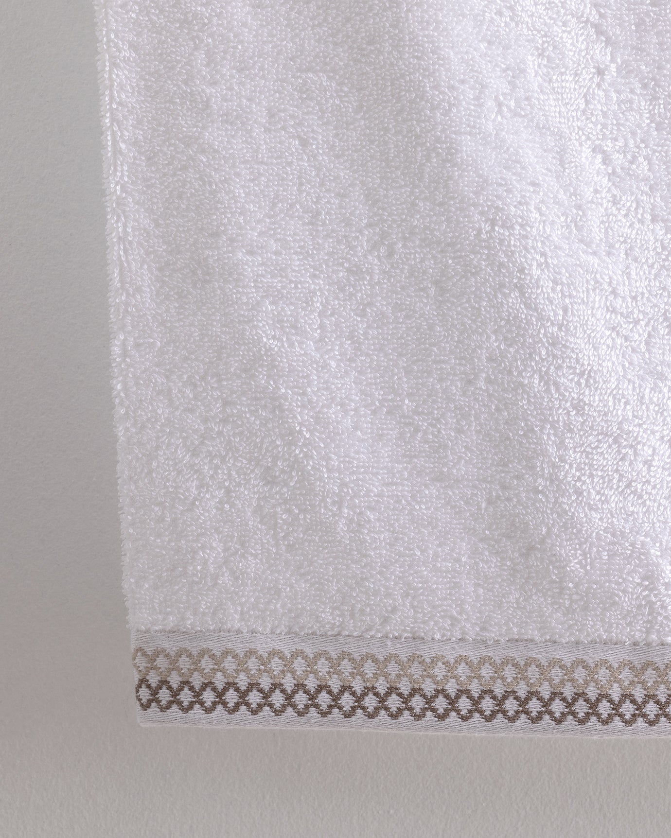 Serviette de bain en coton Topaze - Douce, absorbante et à séchage rapide, blanc/beige