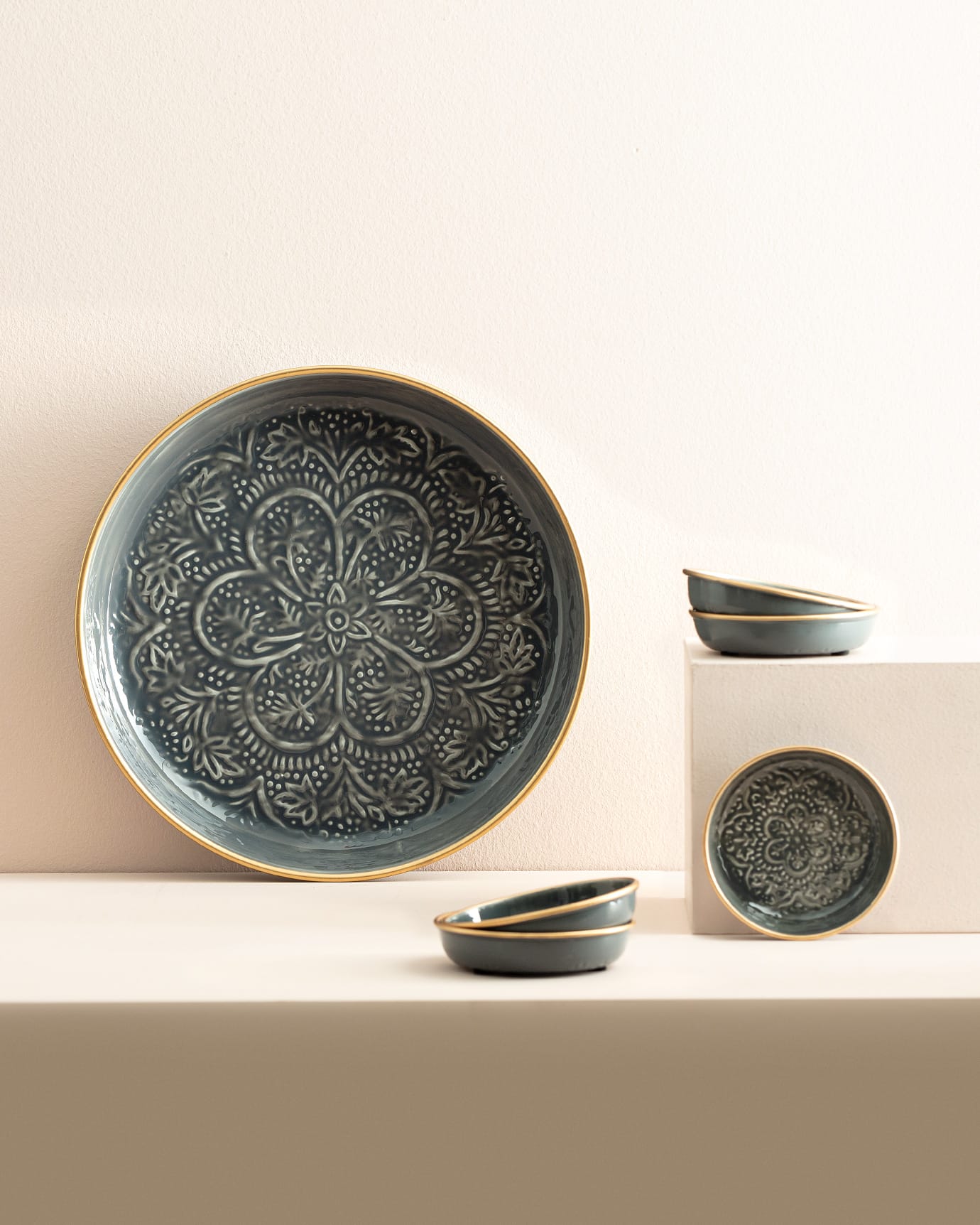 Metal 6-Piece Plate Set - Modern Rosalie Design