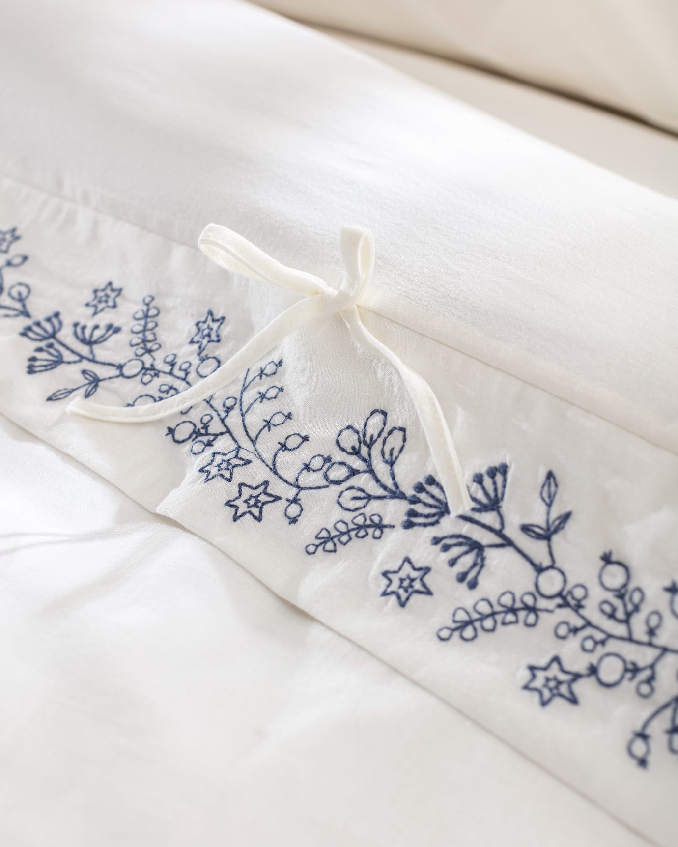 100 % Baumwolle Doppelbett-Bettbezug-Set mit Binderverschlüssen – Ecru Marineblau