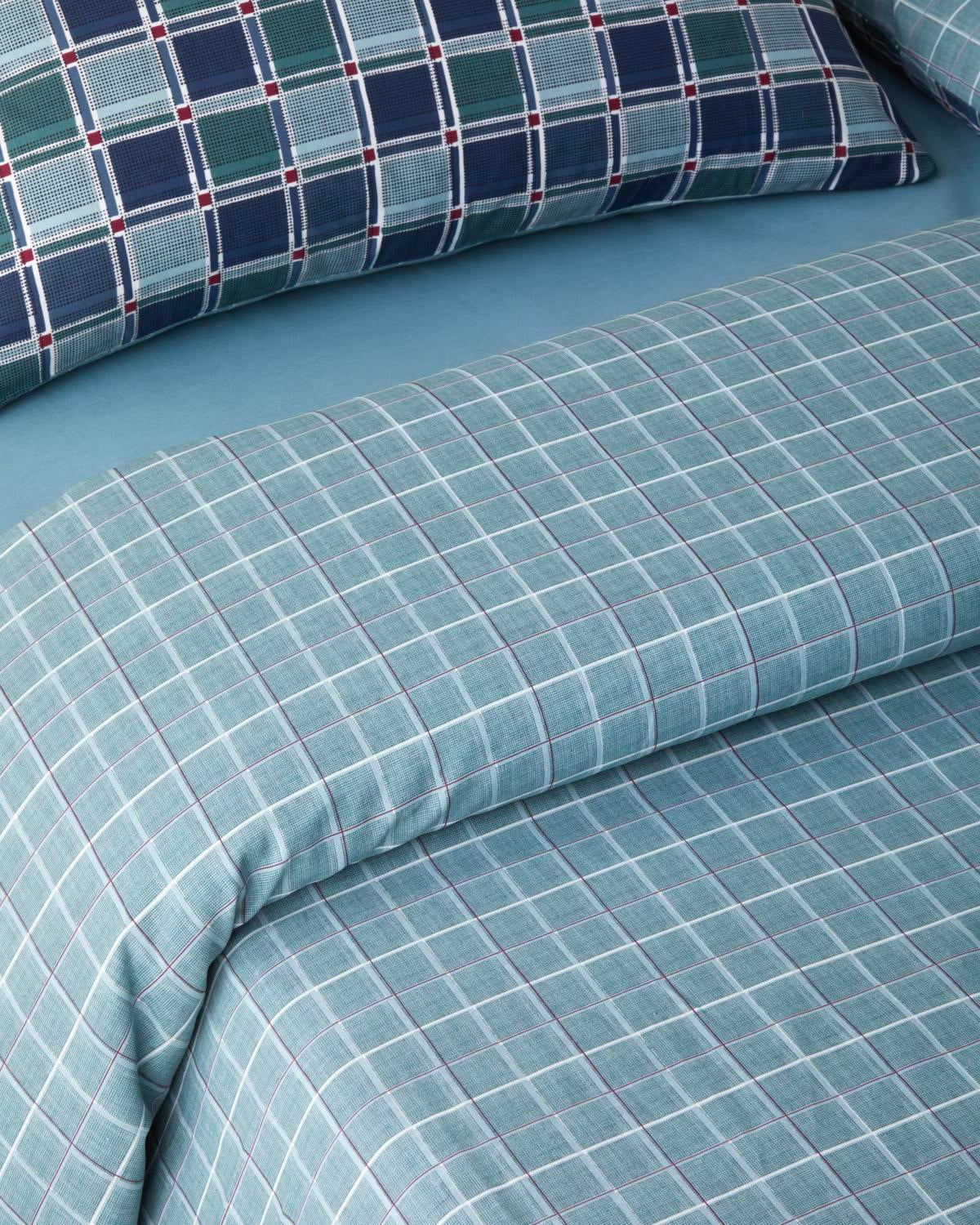 Hochwertige bügelleichte Bettbezuggarnitur für Doppelbett in gepunktetem Vichy-Karo, dunkelblau/grün