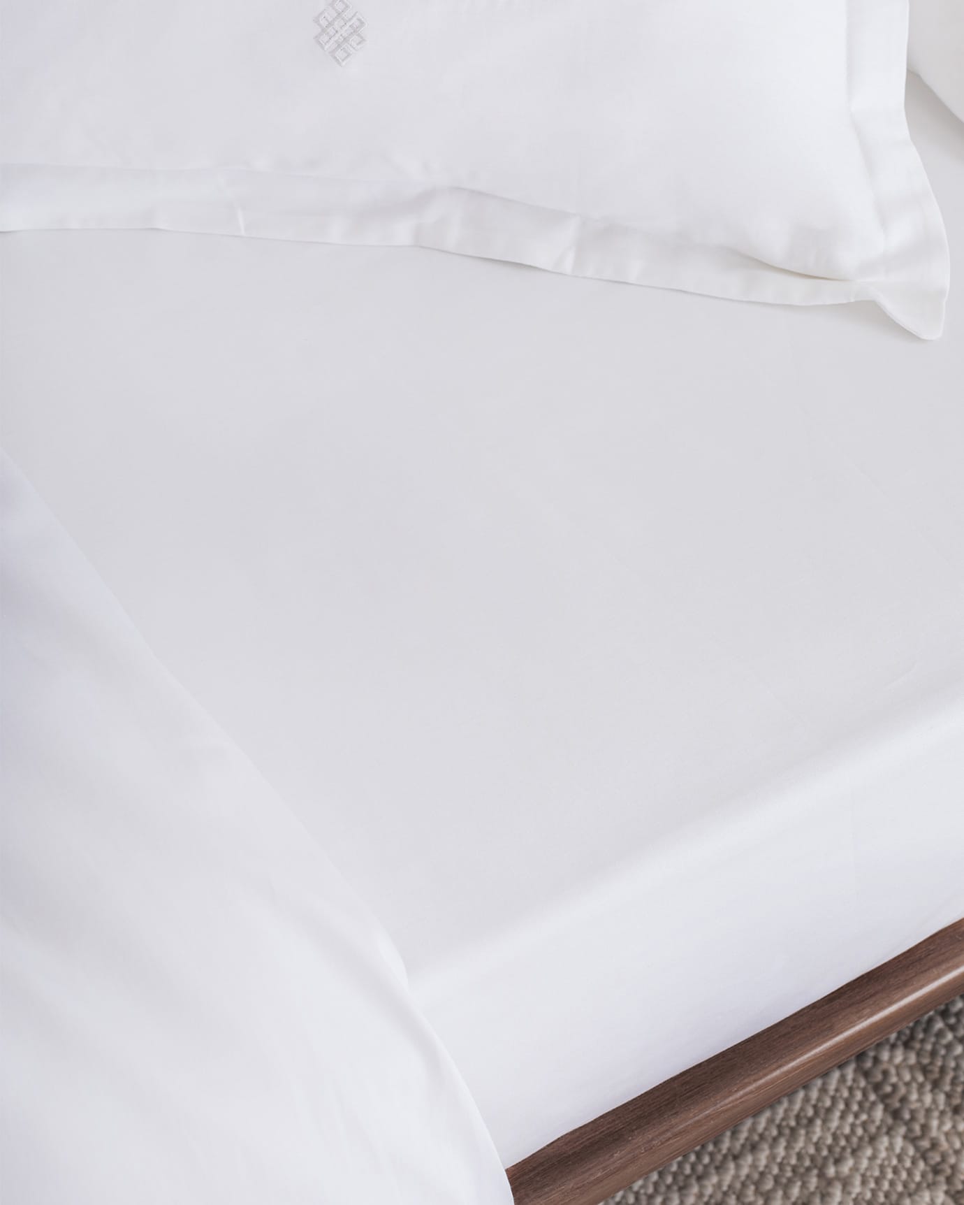 Luxuriöses King-Size-Bettbezug-Set aus hellgrauem besticktem Satin