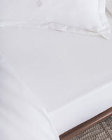 Luxuriöses King-Size-Bettbezug-Set aus hellgrauem besticktem Satin