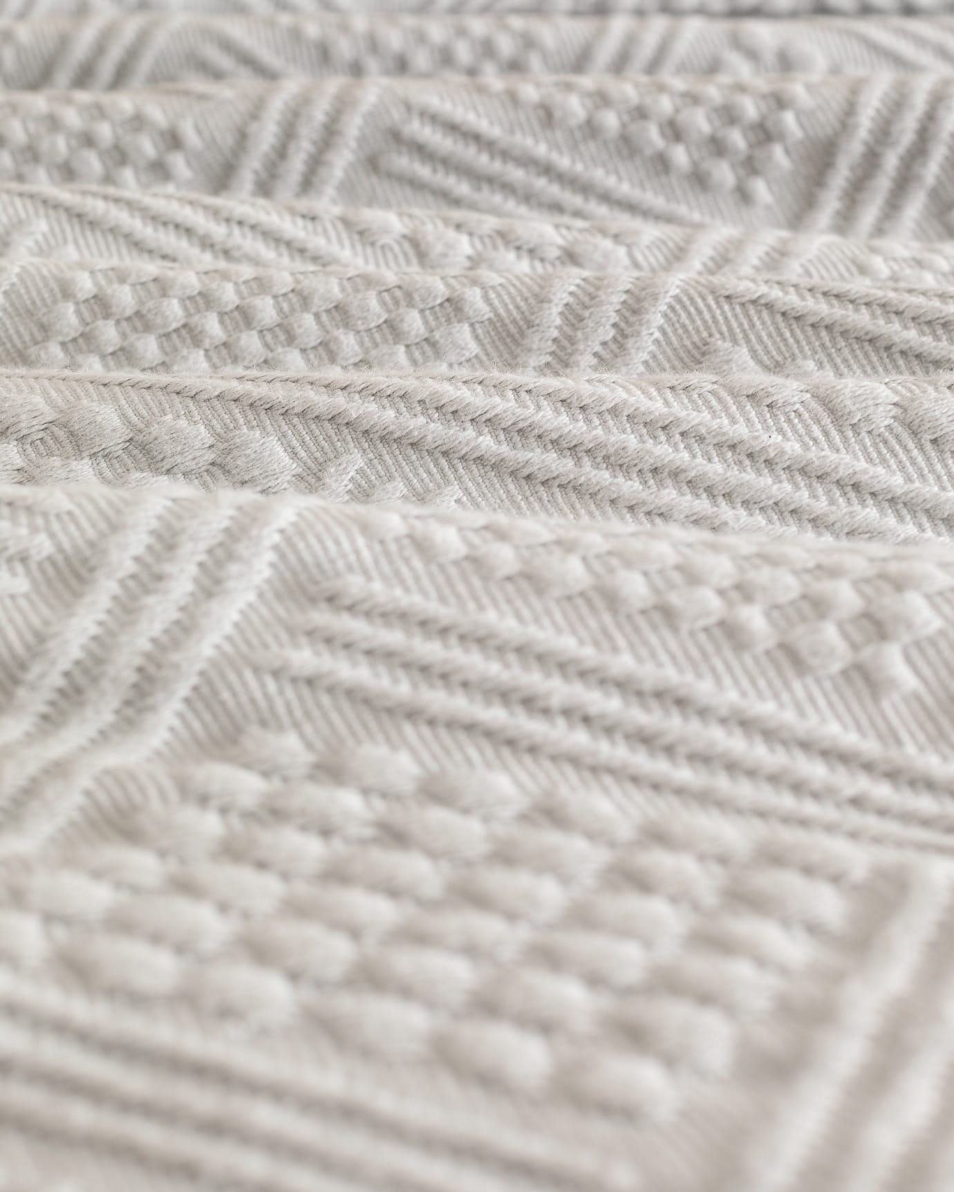 King Size 100% Cotton Luxury Triangle Geometric Bedspread - Grey