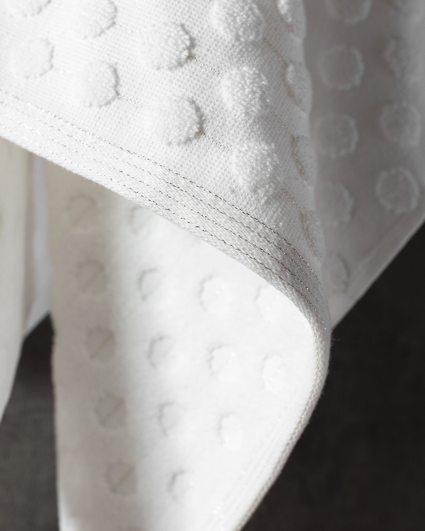 100% Cotton Luxury Bath Towel - Plush & Absorbent Comfort