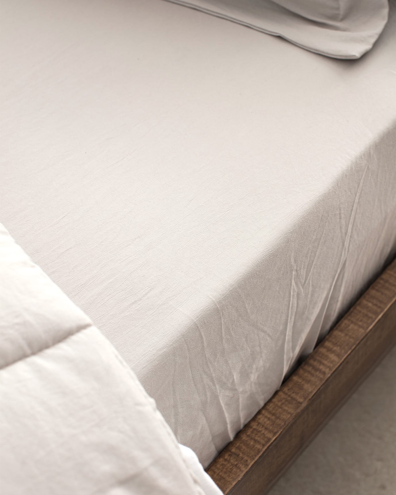 Mona Twin Size Bedding Set