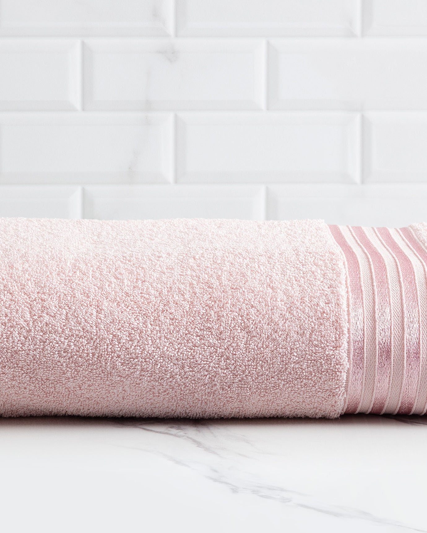 Serviette de bain 100 % coton - Design bordure Maynor doux