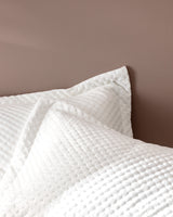 Soft Velvet Twin Bedspread - Elegant Quilted Bed Cover