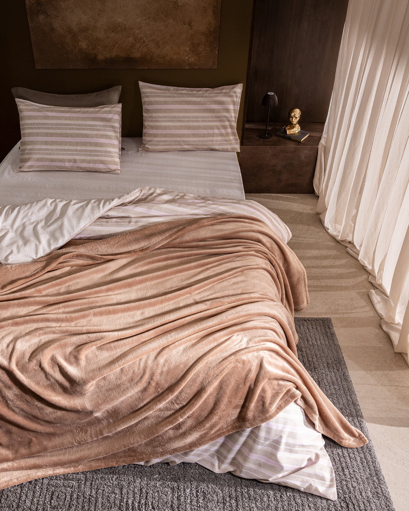 Polyester Double Bedding Set - Cozy Beige Comfort