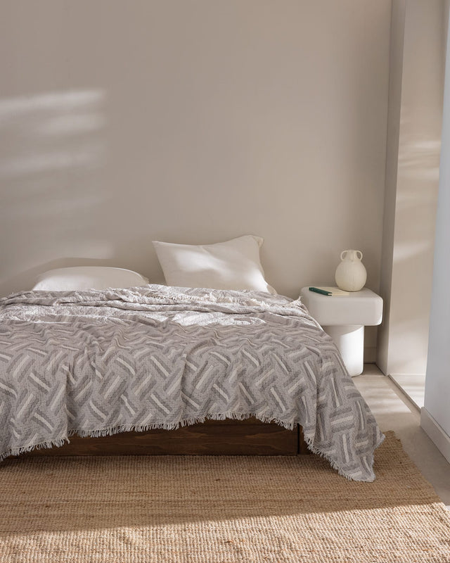 100% Cotton Double Bedspread - Soft & Versatile Design