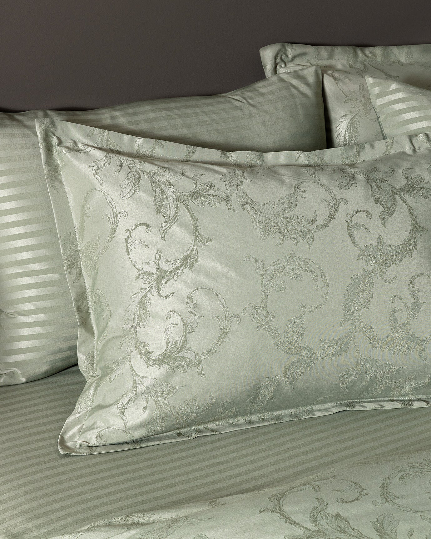 Jacquard Sateen Cotton Blend Duvet Cover Set - Family Size