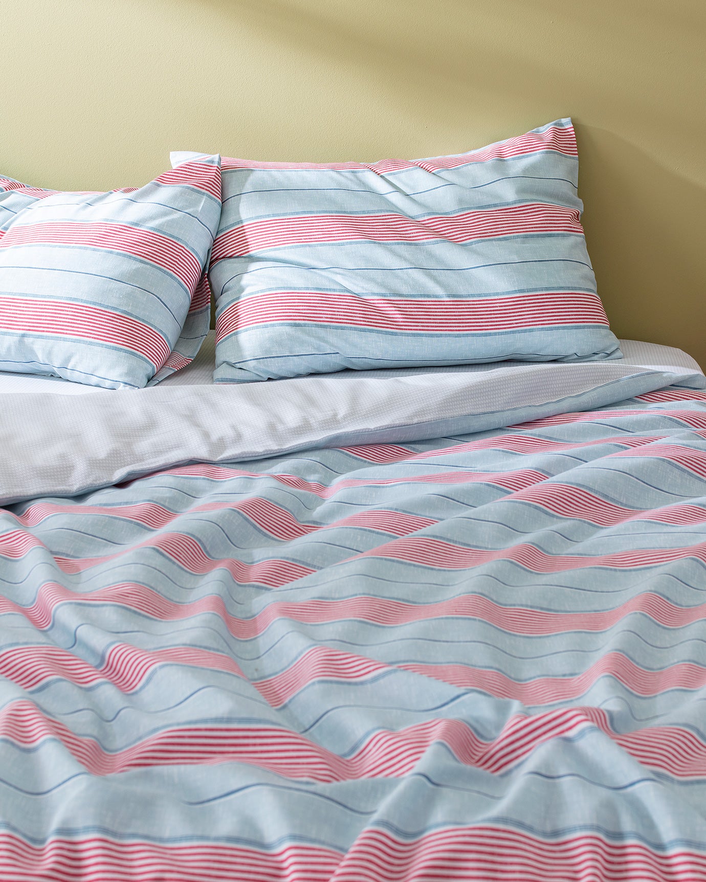 Double Cotton Printed Bedding Set - Blue & Red Design
