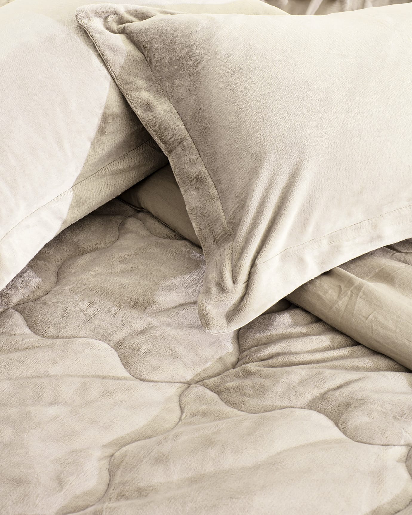 Kaira Double Size Complete Bedding Set