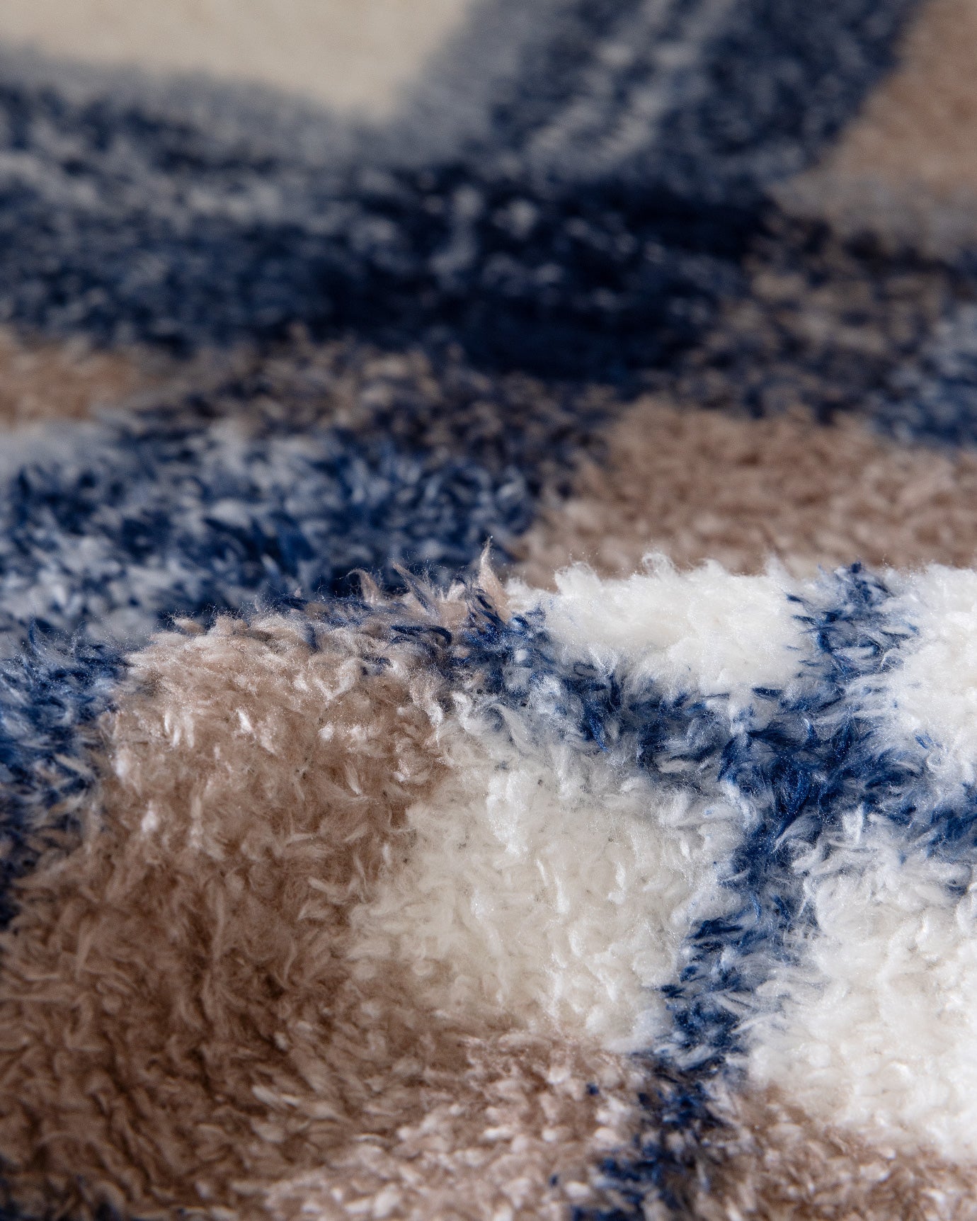Polyester Sherpa Single Blanket - Reversible Dual-Tone Comfort