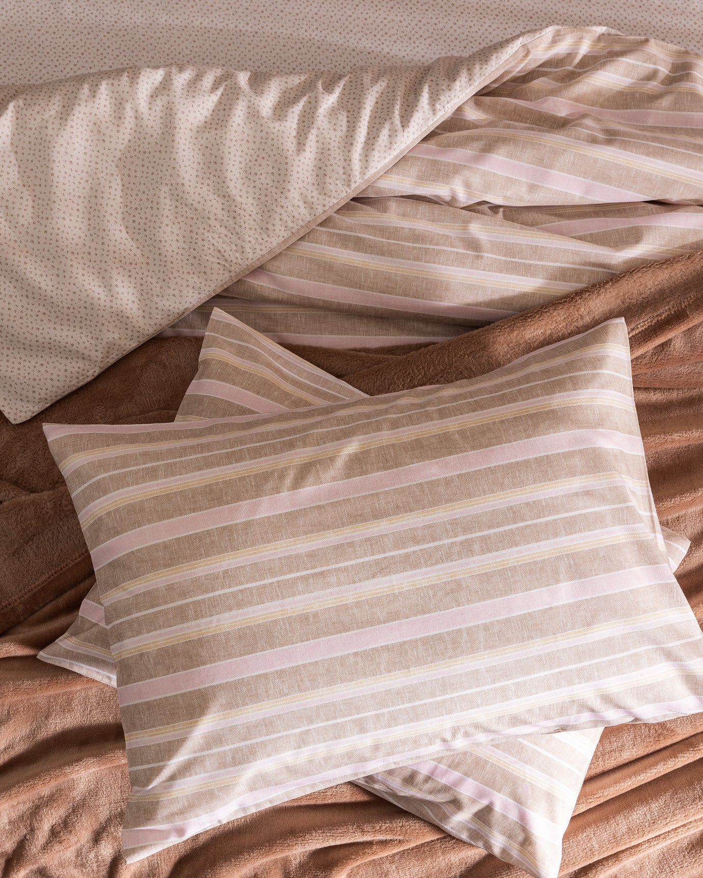 Polyester Double Bedding Set - Cozy Beige Comfort