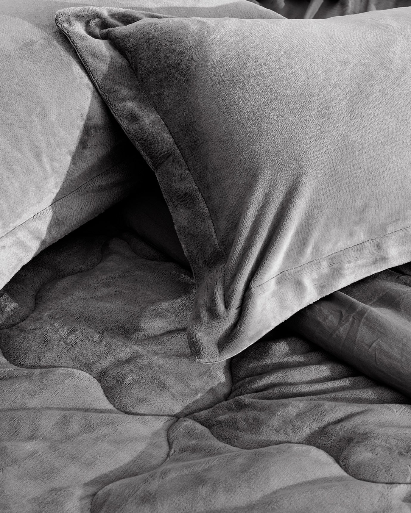Kaira Twin Size Complete Bedding Set