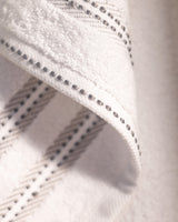 100% Cotton Bath Towel - Plush Absorbency & Modern Design