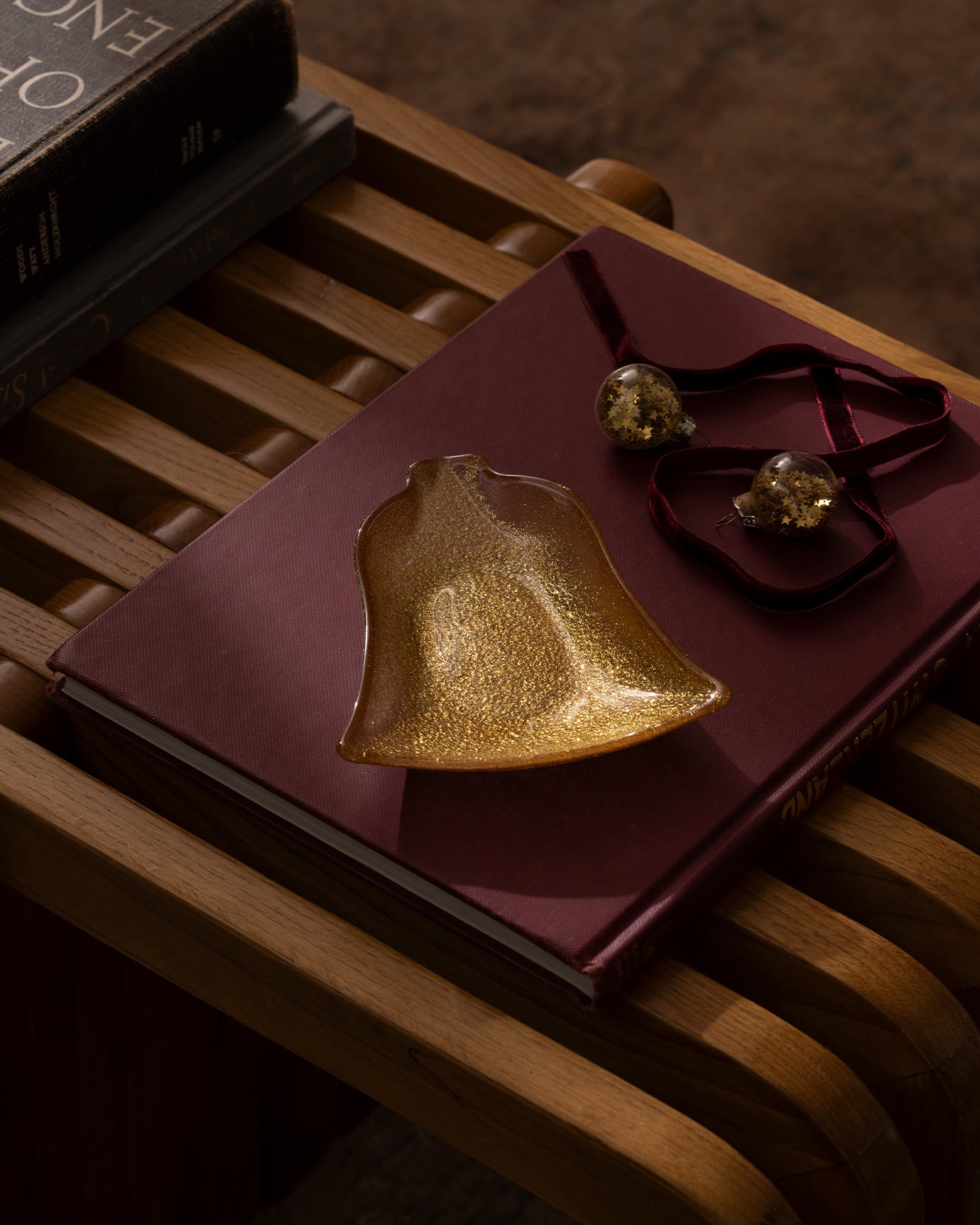 Elegant Glass Decorative Plate - Grelot Gold Finish